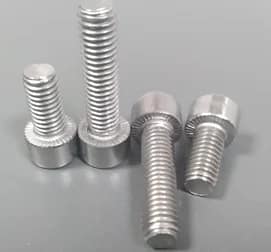 DIN 912 Başlığın altında bir yuva bulunan Allen vidaları