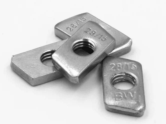 EB 88951 fotovoltaik kurulum için 28/15 eşkenar dörtgen somunlar